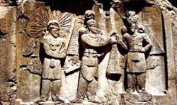 نقش برجسته از يک صحنه

تفئيض،اردشير دوم(83-379 م.) در طاق بستان

نزديک کرمانشاه