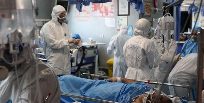احتمال ورود بیمارستان ها به "فاز خطر" / درگیری ۱۲ هزار تن از مدافعان سلامت با کرونا