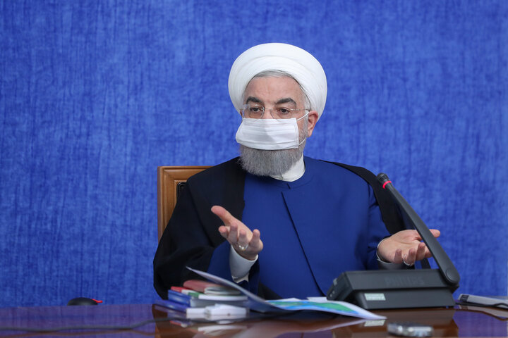 روحانی: نمی‌توان وسط سیل ایستاد و گفت نمی‌ترسم / سیاه‌نمایی و تخریب دولت را تعطیل کنیم