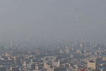 آسمان تهران در هاله ای از دود / پایتخت بر لبه تعطیلی