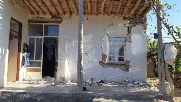 زلزله دیروز به بیش از ۱۱۰۰ باب خانه در گرمه و جاجرم خسارت زد