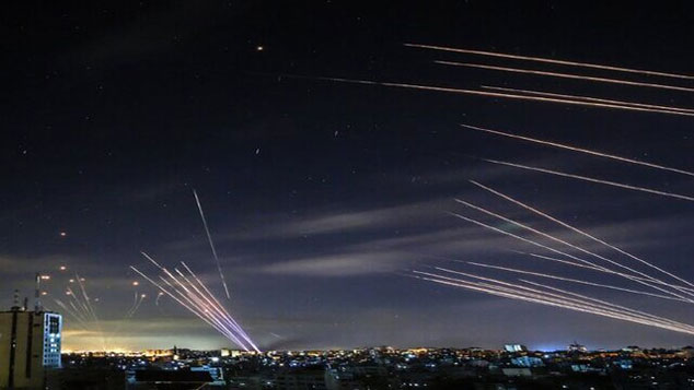جنگ غزه ۱۰ روزه شد/ حملات سنگین مقاومت به فرودگاه "رامون" و پایگاه‌های هوایی اسرائیل