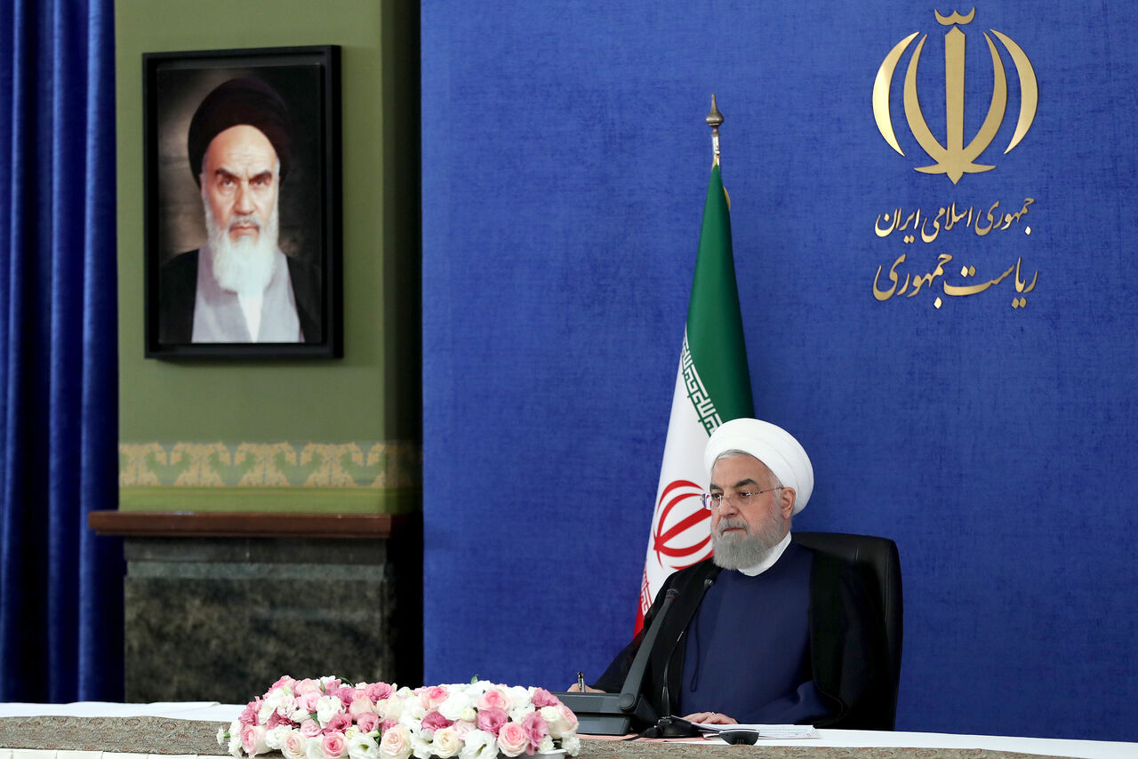 روحانی: پیام ۱۵ خرداد این است که اسلحه و زور در برابر اندیشه پیروز نمی‌شود