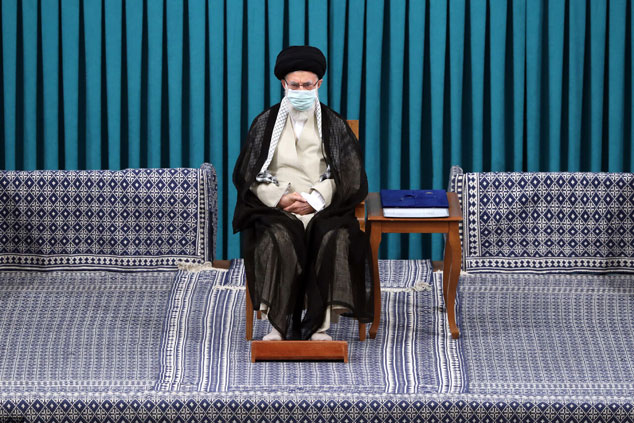 رهبر معظم انقلاب اسلامی: وضعیت بیماری کرونا مسئله اول و فوری کشور است