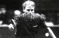 دريافت سرويس بلند با تک بک‌هند توسط پرسون از سوئد قهرمان انفرادى جهان در سال ۱۹۹۱

