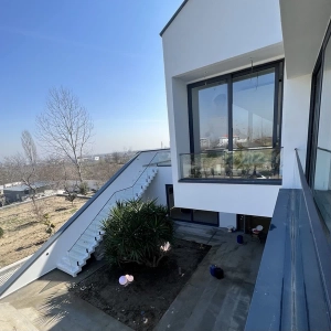 مزایای نرده شیشه‌ای