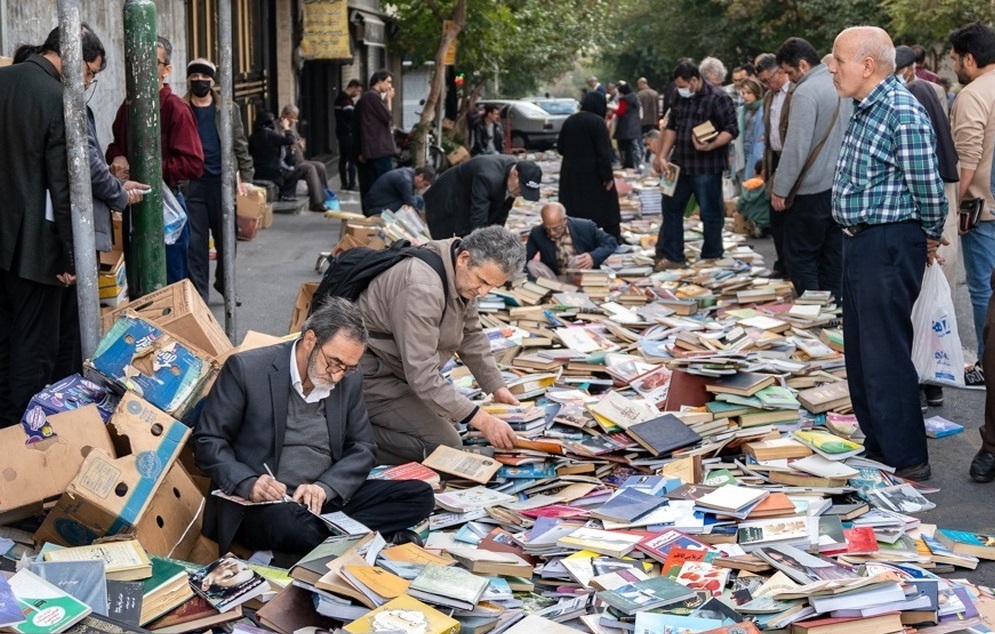 دستفروشی-کتاب-انقلاب