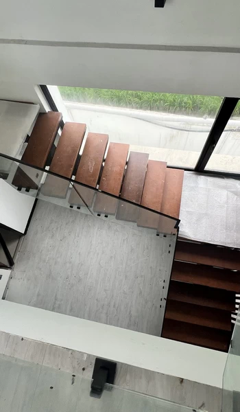 نرده شیشه‌ ای: راهنمای کامل انتخاب و نصب