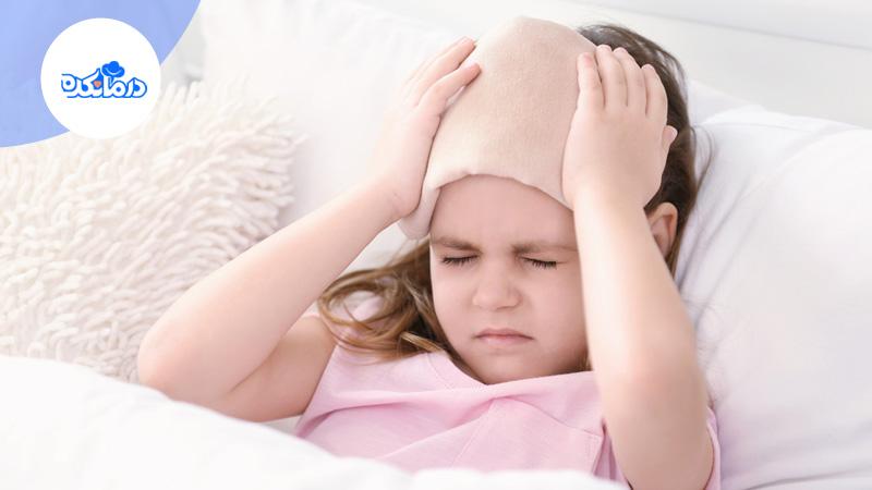 کودکی که به مننژیت دچار و بی قرار است.